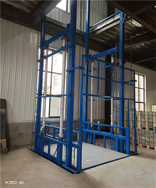 導(dǎo)軌式升降機